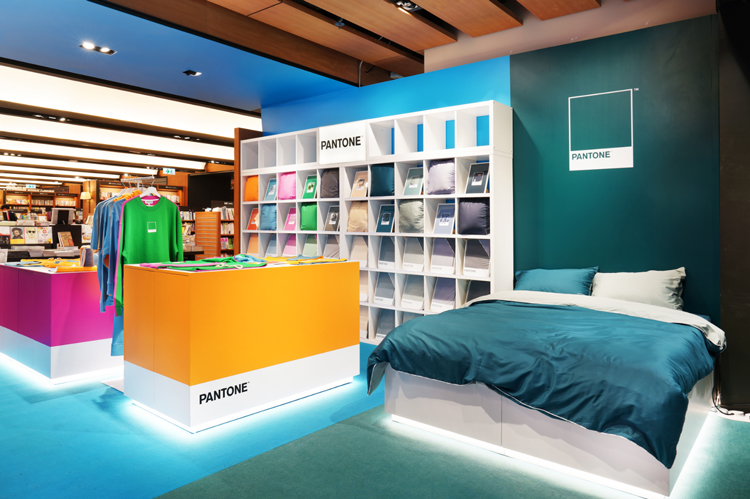深圳企業形象設計分享：Pantone推出了新的實體店和產品系列